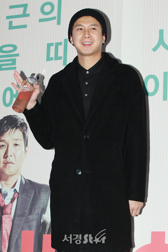 /4일 오후 서울 광진구 자양동 건대입구 롯데시네마에서 열린 영화 ‘소시민’ VIP시사회에서 배우 김승현이 포토타임을 갖고 있다.