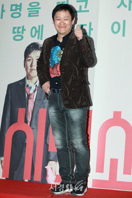 /4일 오후 서울 광진구 자양동 건대입구 롯데시네마에서 열린 영화 ‘소시민’ VIP시사회에서 배우 이설구가 포토타임을 갖고 있다.