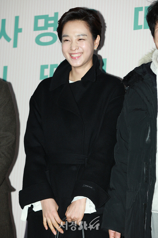 /4일 오후 서울 광진구 자양동 건대입구 롯데시네마에서 열린 영화 ‘소시민’ VIP시사회에서 배우 김민주가 포토타임을 갖고 있다.