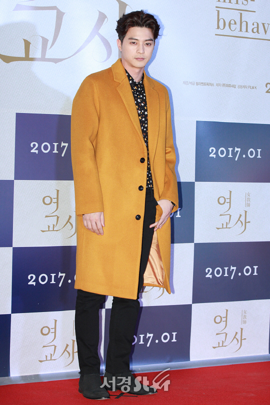 /3일 오후 서울 행당동 왕십리 CGV에서 열린 영화 ‘여교사’ VIP시사회에서 배우 김지훈이 포토타임을 갖고 있다.