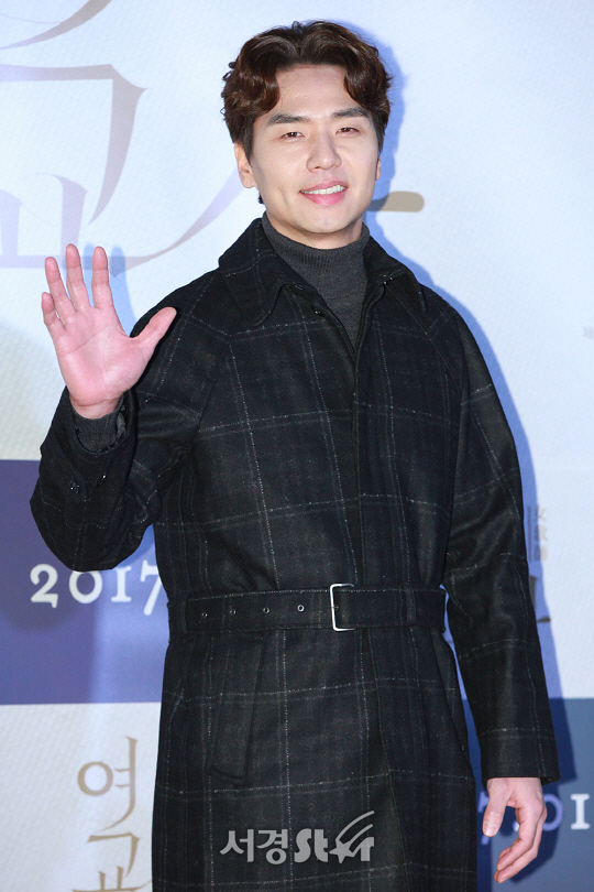/3일 오후 서울 행당동 왕십리 CGV에서 열린 영화 ‘여교사’ VIP시사회에서 배우 김태훈이 포토타임을 갖고 있다.