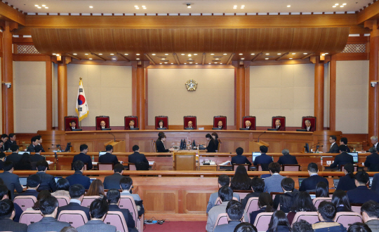 지난 3일 진행된 탄핵심판 사건의 첫 변론기일은 당사자인 박근혜 대통령이 출석하지 않아 9분만에 종료됐다./연합뉴스