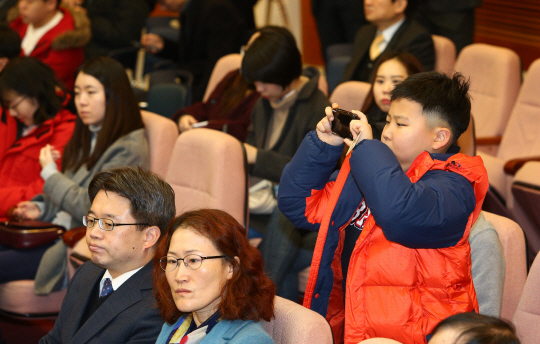 朴변호인 서석구 '신이 헌재 보호해 복음 주시길'…방청객 웃음터져