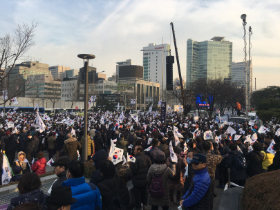 “촛불만 있나 태극기도 있다” 박 대통령 탄핵 반대 집회 올해도 열려
