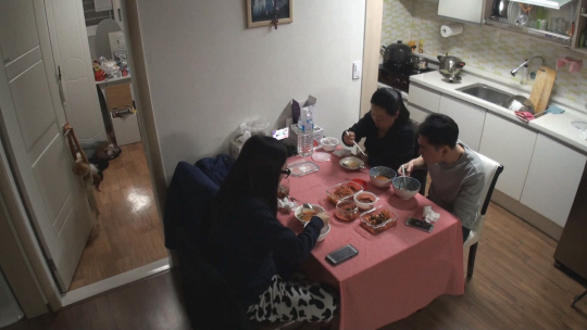 ‘SBS스페셜-아빠의 전쟁’ 2부…가족과 저녁 함께하기 나선 아빠들
