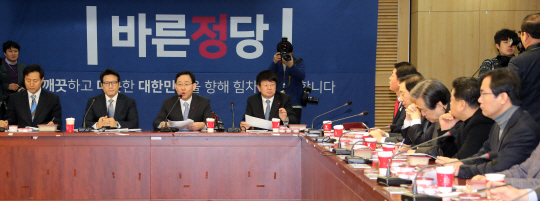 정병국 '인명진, 윤리위 구성해 박근혜 대통령 출당부터 시켜라'
