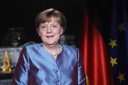 메르켈 '영국 이동의 자유 받아들이지 않으면 단일시장접근 제한'