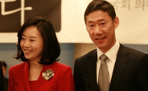 조윤선 문체부 장관(왼쪽)과 박성엽 변호사(오른쪽). /출처=구글