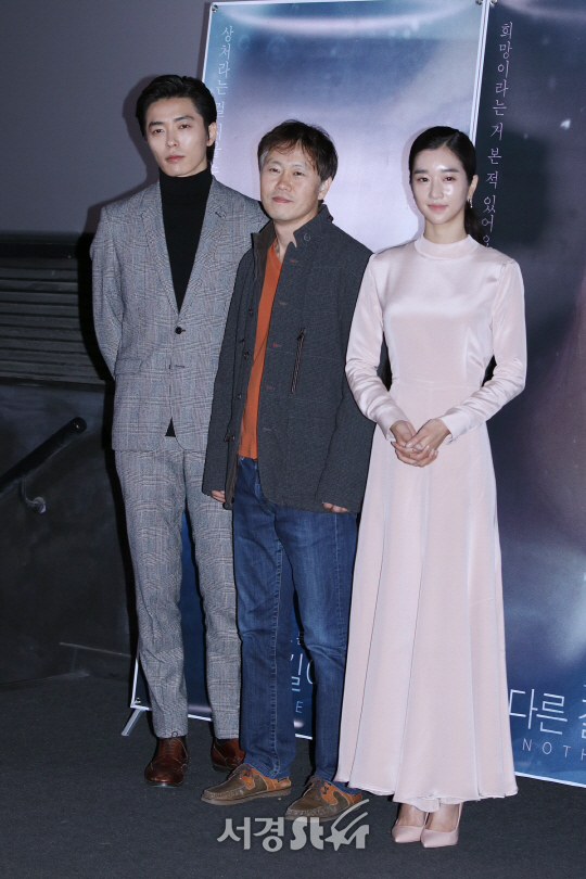 김재욱, 조창호 감독, 서예지가 10일 열린 영화 ‘다른 길이 있다’ 언론시사회에 참석해 포토타임을 갖고 있다.
