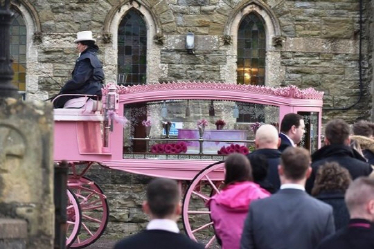 생후 3개월만에 사망한 아기 위한 '핑크빛 장례식'