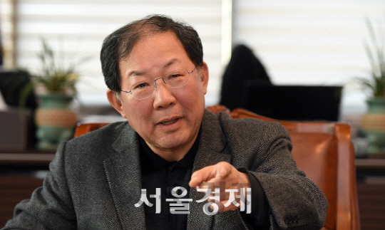 '재벌·대기업 동일시해 경영 제약...기업가치 떨어뜨리는 국부 파괴'