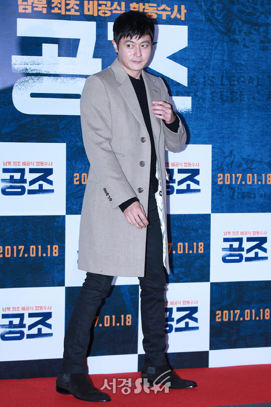 /12일 오후 서울 영등포동 영등포 CGV에서 열린 영화 ‘공조’ VIP시사회에서 배우 장동건이 포토타임을 갖고 있다.