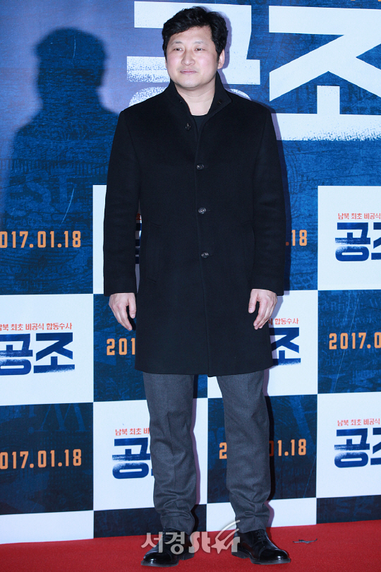 /12일 오후 서울 영등포동 영등포 CGV에서 열린 영화 ‘공조’ VIP시사회에서 배우 박진우가 포토타임을 갖고 있다.