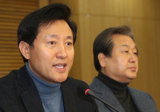 오세훈(왼쪽) 전 서울시장은 13일 자신의 페이스북을 통해 차기 대선 불출마를 선언했다./연합뉴스