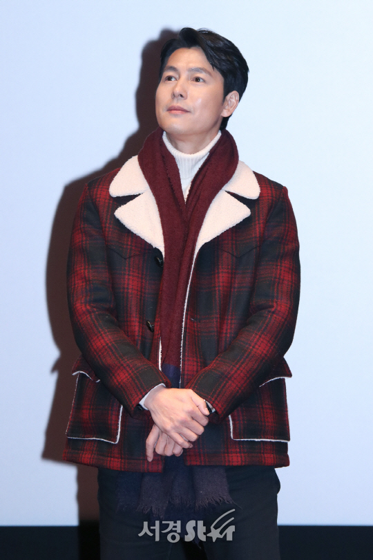 배우 정우성이 13일 오후 잠실 롯데시네마 월드타워에서 열린 영화 ‘더 킹’ 무대인사에 참석했다.