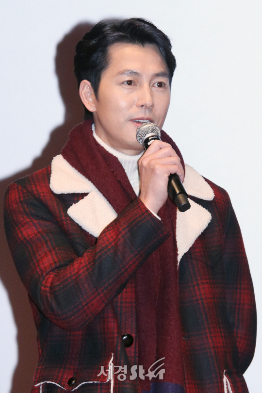 배우 정우성이 13일 오후 잠실 롯데시네마 월드타워에서 열린 영화 ‘더 킹’ 무대인사에 참석했다.