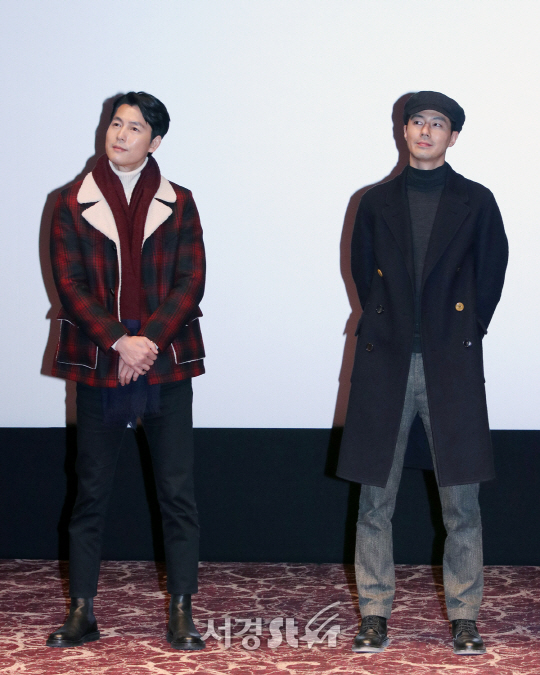 배우 정우성과 조인성이 13일 오후 잠실 롯데시네마 월드타워에서 열린 영화 ‘더 킹’ 무대인사에 참석했다.