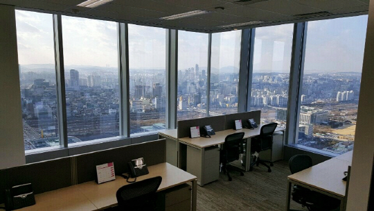 홍콩계 서비스드 오피스 업체인 TEC가 서울 여의도에 위치한 IFC 3빌딩에 문을 연 비즈니스 센터 /사진제공=TEC