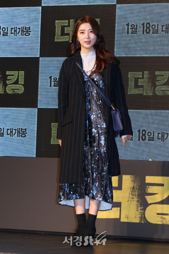 배우 권소현이 영화 ‘더 킹’ VIP 시사회에 참석해 포즈를 취하고 있다.