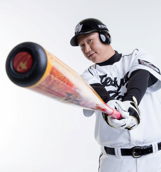 리얼야구존 광고모델로 활약하고 있는 야구선수 이대호.