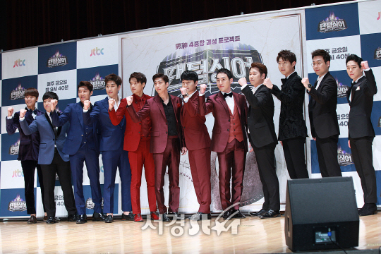 /19일 오전 서울 마포구 상암동 JTBC빌딩 2층에서 열린 JTBC ‘팬텀싱어’ TOP12 참가자 기자 간담회에서 팬텀싱어 TOP12 참가자들이 포토타임을 갖고 있다.