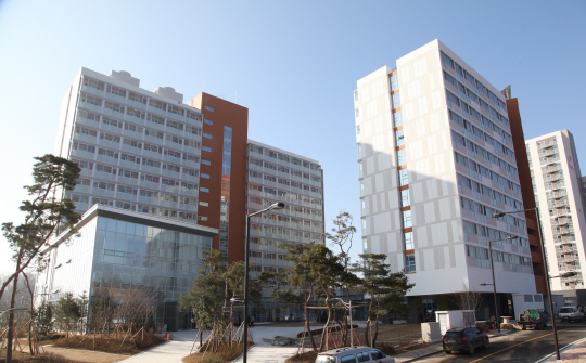 ['대학생 연합생활관' 가보니]최적 학습공간…月 15만원 '호텔 기숙사'