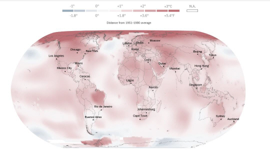 1951년부터 1980년 사이의 평균 온도로부터 얼마나 더웠는지를 말해주는 NASA의 공간 온도 분포도. 가장 진한 붉은색은 평균 보다 3도 높은 지역이며 푸른색은 평균기온보다 낮은 지역이다.  /사진=뉴욕타임스