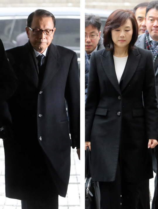 '블랙리스트' 김기춘·조윤선 법원 도착…취재진 질문에 침묵