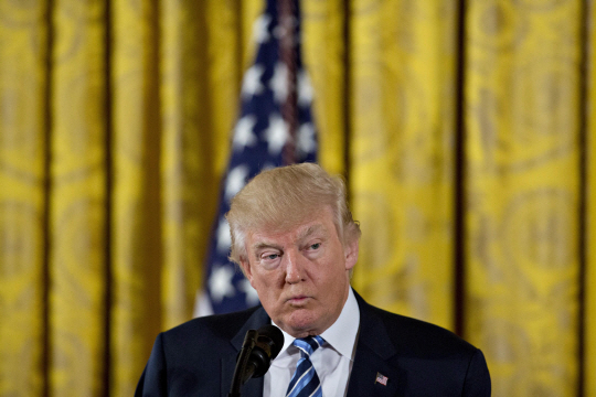 도널드 트럼프 미국 대통령이 22일(현지시간) 백악관에서 열린 참모진 시무식에서 연설을 하고 있다. /워싱턴DC=EPA연합뉴스