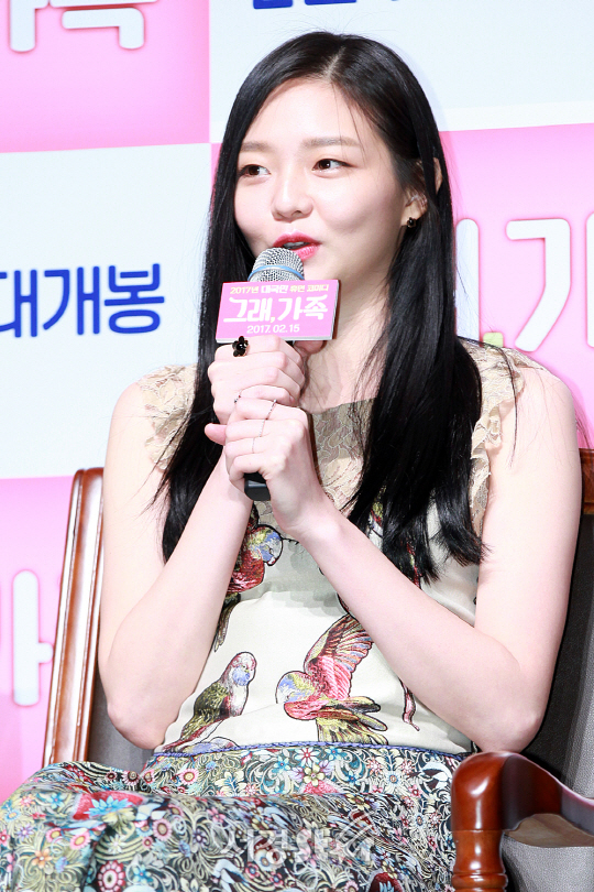 /25일 오전 11시 서울 압구정동 압구정 CGV에서 열린 영화 ‘그래 가족’ 제작보고회에 배우 이솜이 참석했다.