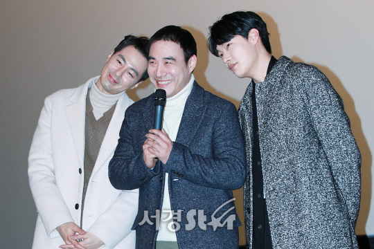 /26일 열린 영화 ‘더킹’ 무대인사에 배우 조인성, 배성우, 류준열이 참석했다.