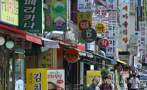 얼어붙은 50대 소비심리, 7년 9개월만에 최저치…“노후에 대한 불확실성이 원인”