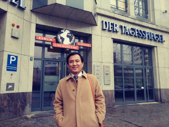 독일 현지 언론과 인터뷰한 김진태 새누리당 의원. 출처=김진태 의원 페이스북