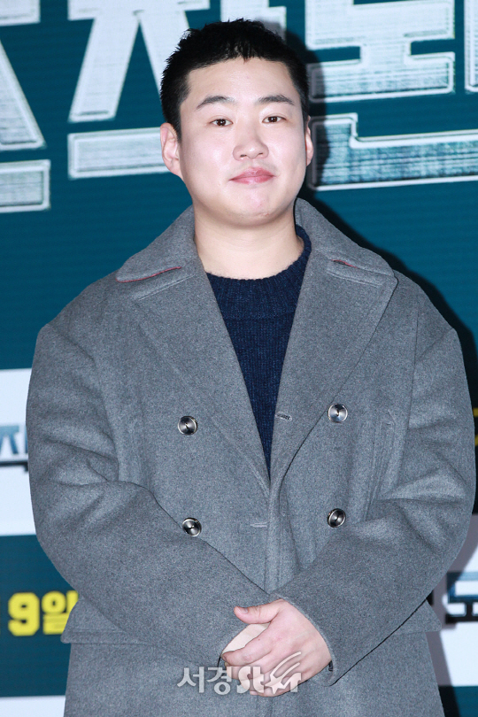 배우 안재홍이 31일 열린 영화 ‘조작된 도시’ 언론시사회에 참석해 포토타임을 갖고 있다.