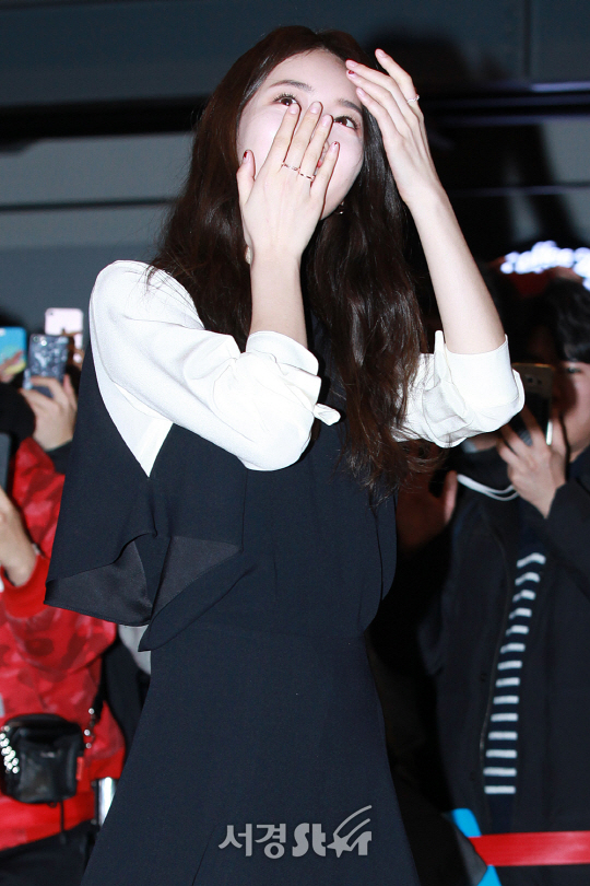 가수 수지가 31일 오후 서울 코엑스 스페어광장에서 열린 앨범 발매기념 사인회에 참석했다.