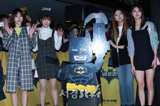 걸그룹 EXID 멤버들이 3일 오후 서울 행당동 왕십리 CGV에서 열린 영화 ‘레고 배트맨 무비’ 레고카펫 행사에 참석해 포토타임을 갖고있다.