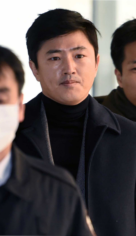 고영태 전 더블루케이 이사가 6일 서울중앙지법에서 열린 최순실씨 9차 공판에 증인으로 출석하고 있다. /송은석기자