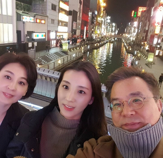 ‘강다은’ 강우석 딸, 연예계 데뷔…엄마 닮아 모태 미녀? ‘우월한 외모 가족’