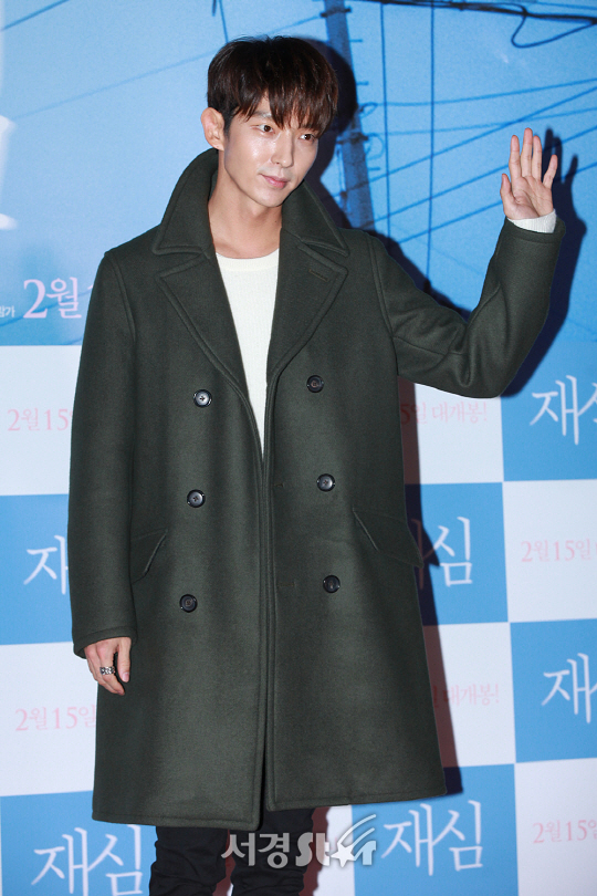 배우 이준기가 7일 오후 서울 행당동 왕십리 CGV에서 열린 영화 ‘재심’ VIP시사회에서 포토타임을 갖고 있다.