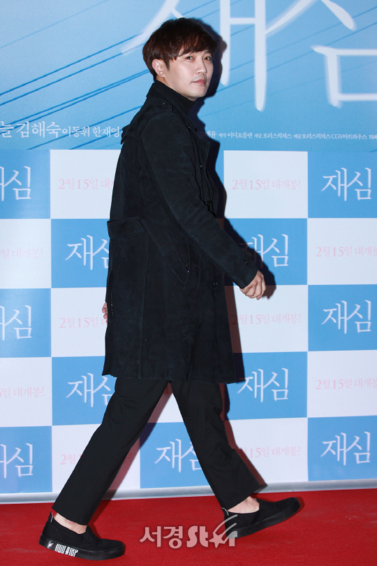 배우 진구가 7일 오후 서울 행당동 왕십리 CGV에서 열린 영화 ‘재심’ VIP시사회에서 포토타임을 갖고 있다.