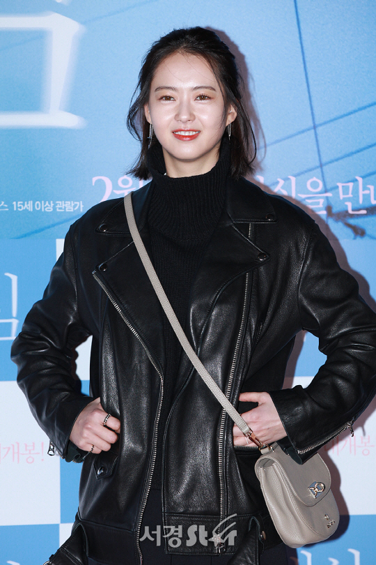 배우 고아라가 7일 오후 서울 행당동 왕십리 CGV에서 열린 영화 ‘재심’ VIP시사회에서 포토타임을 갖고 있다.
