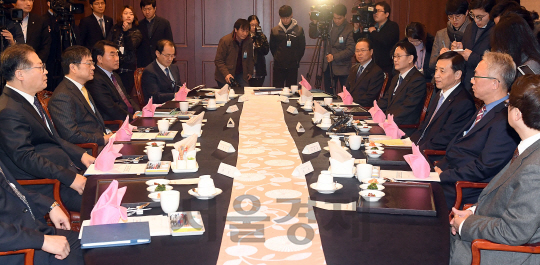 이주열 한국은행 총재가 8일 서울 한국은행에서 열린 경제동향간담회에서  