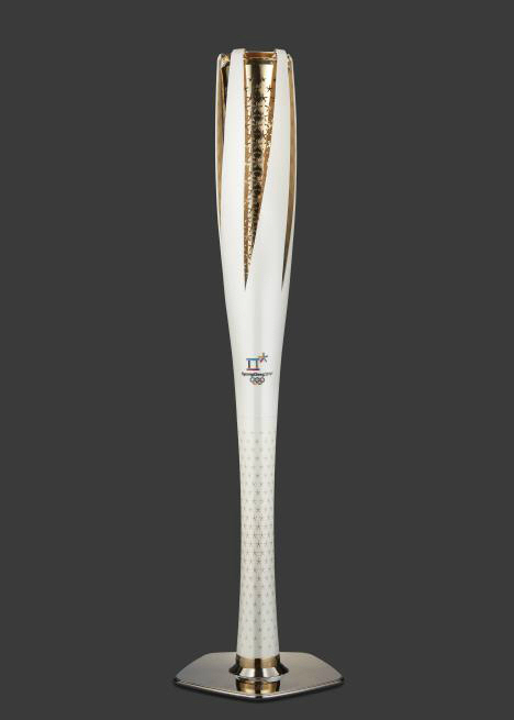 평창 동계 올림픽 성화봉 공개…‘백자’모티브로 평창의 해발 고도 등 의미 담아