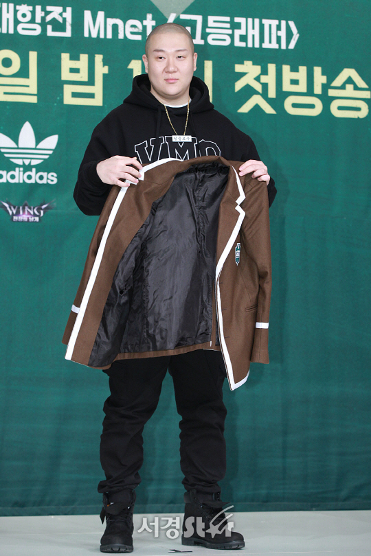 딥플로우가 10일 오전 서울 영등포구 영등포 타임스퀘어 아모리스홀에서 열린 Mnet ‘고등래퍼’ 제작발표회에 참석해 포토타임을 갖고 있다.