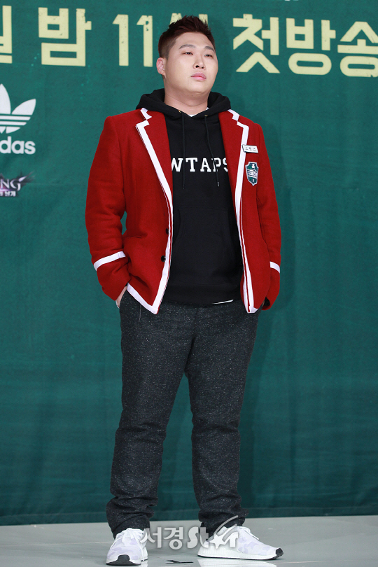 스윙스가 10일 오전 서울 영등포구 영등포 타임스퀘어 아모리스홀에서 열린 Mnet ‘고등래퍼’ 제작발표회에 참석해 포토타임을 갖고 있다.