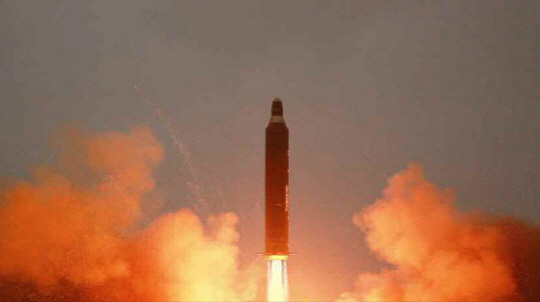북한 조선중앙통신이 지난 2016년 6월 23일 공개한 무수단 미사일(북한명 화성-10호) 발사 모습. /연합뉴스