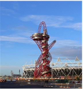 인도 태생의 영국작가 아니쉬 카푸어가 2012 런던올림픽을 계기로 올림픽경기장 옆에 114m높이로 제작한 ‘아르셀로미탈 궤도’ /사진제공=문화체육관광부
