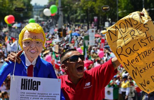 '트럼프는 히틀러'...멕시코 대규모 시위