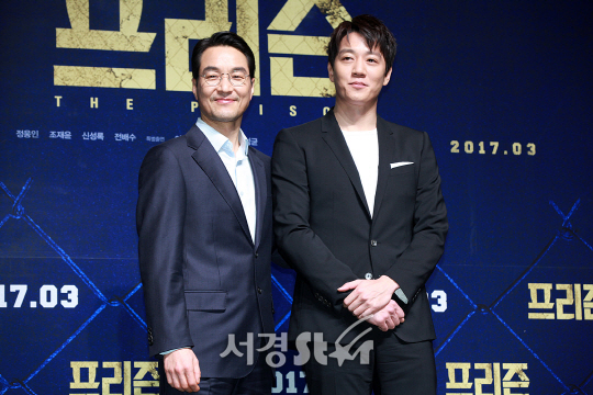 배우 한석규와 김래원이 14일 오전 서울 압구정 CGV에서 열린 영화 ‘프리즌’ 제작보고회에 참석해 포토타임을 갖고 있다.