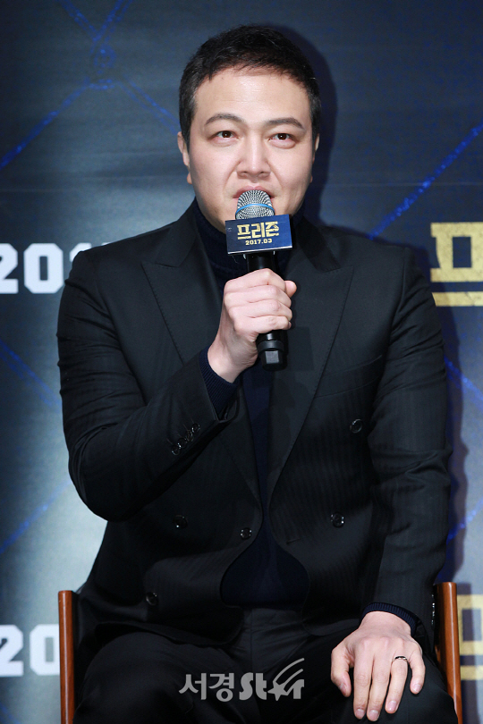 배우 정웅인이 14일 오전 서울 압구정 CGV에서 열린 영화 ‘프리즌’ 제작보고회에 참석했다.